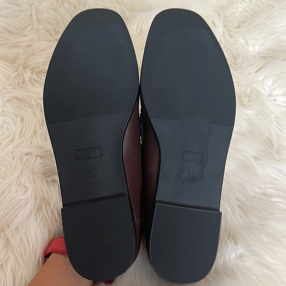 NWOB Womens Brown Loafers With Gold Chain. Size 9.5 - Picture 8 of 9